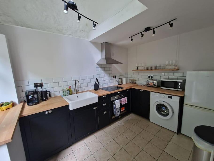 Lovely Seafront Apartment With Garden Swansea Exterior foto